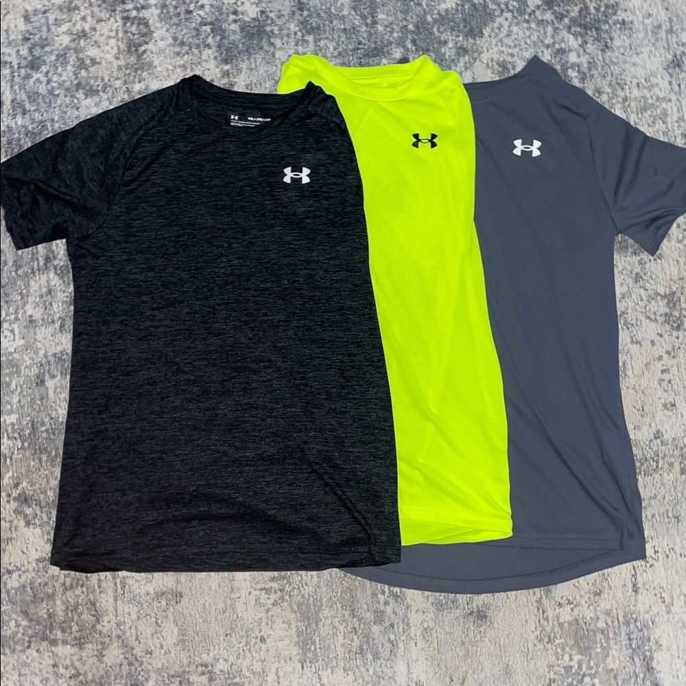 Boys XL Under Armour 3 shirt lot